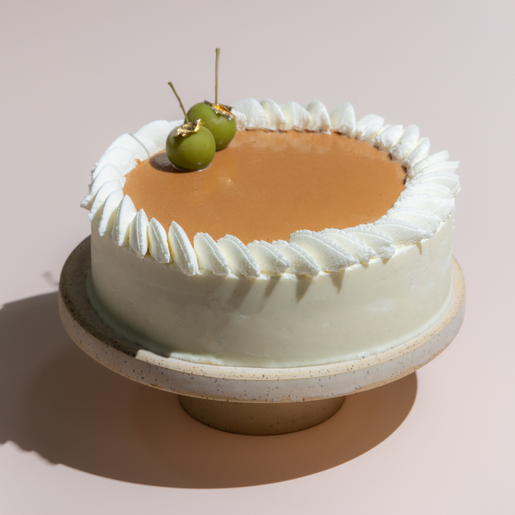 עוגת מוס וניל,תפוחים מקורמלים וקרם קרמל
